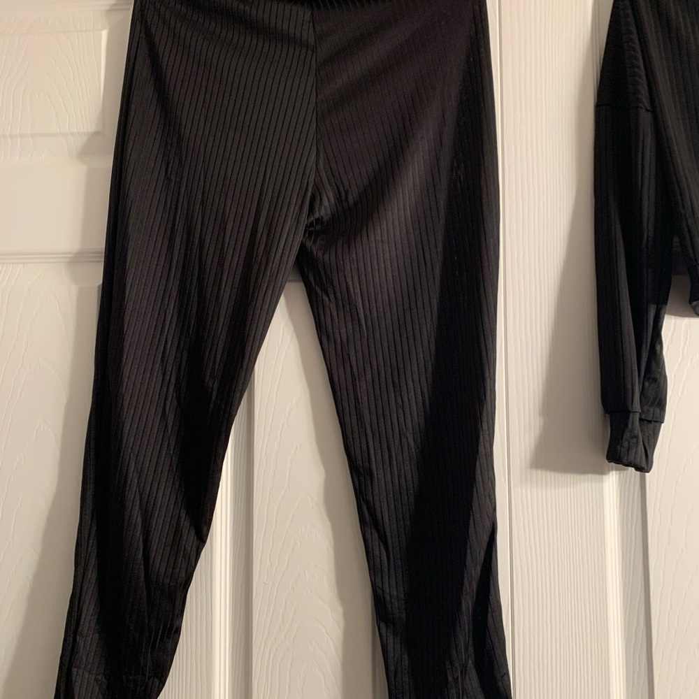 Two piece set - Picture 3 of 4
